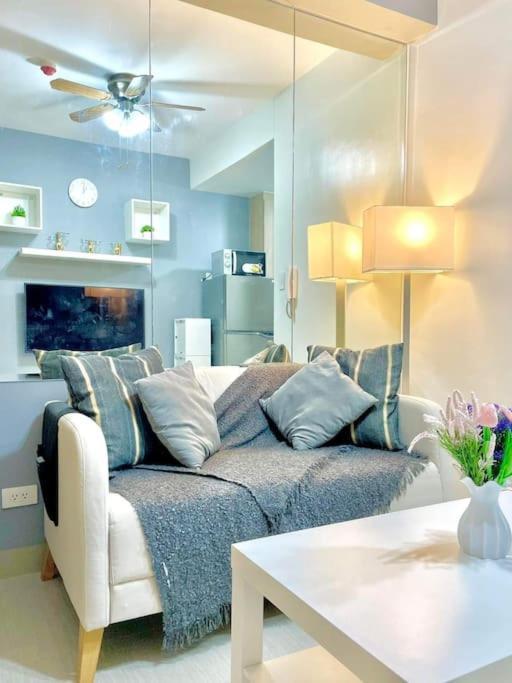 Fully Equipped 1Br Condo At Shore2 Near To Moa Manila Kültér fotó